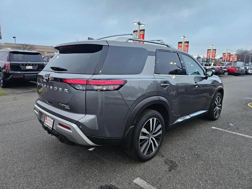 2025 Nissan Pathfinder Platinum 4WD