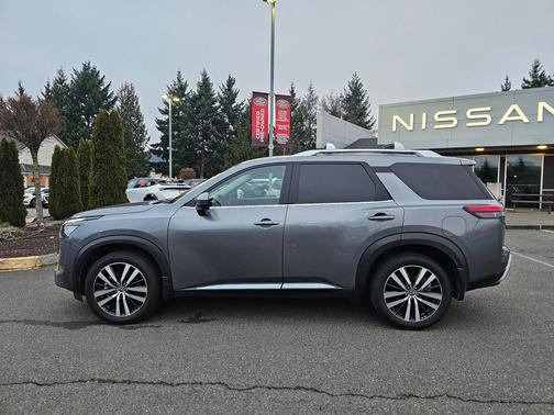 2025 Nissan Pathfinder Platinum 4WD