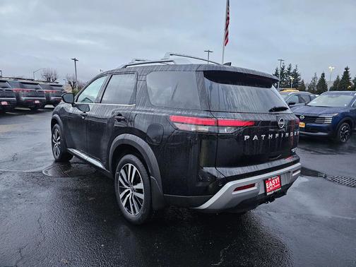 2025 Nissan Pathfinder Platinum 4WD