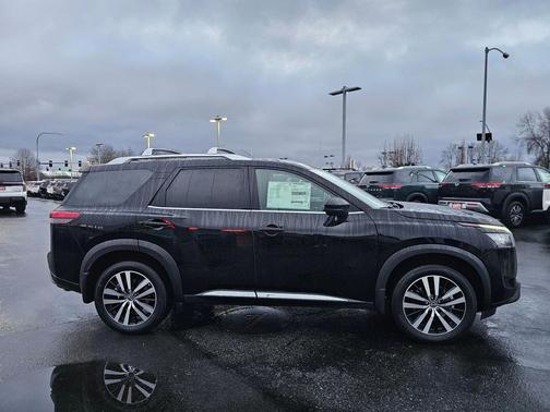 2025 Nissan Pathfinder Platinum 4WD