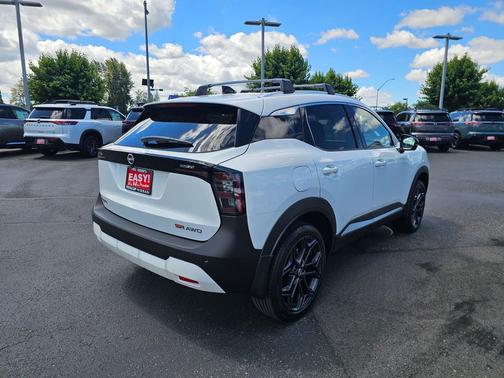 Aspen White Tricoat 2026 Nissan Kicks SR
