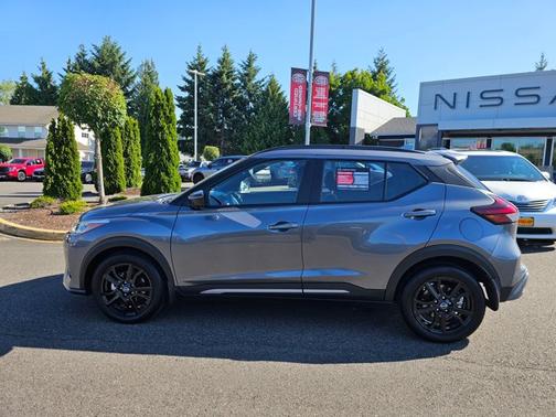 2022 Nissan Kicks SR