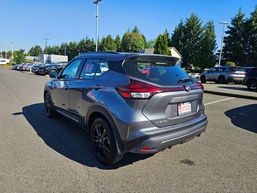2022 Nissan Kicks SR