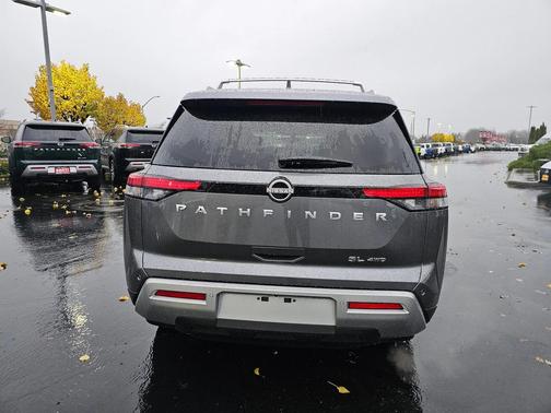 2025 Nissan Pathfinder SL 4WD