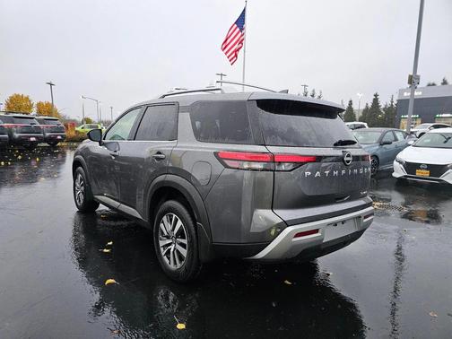 2025 Nissan Pathfinder SL 4WD