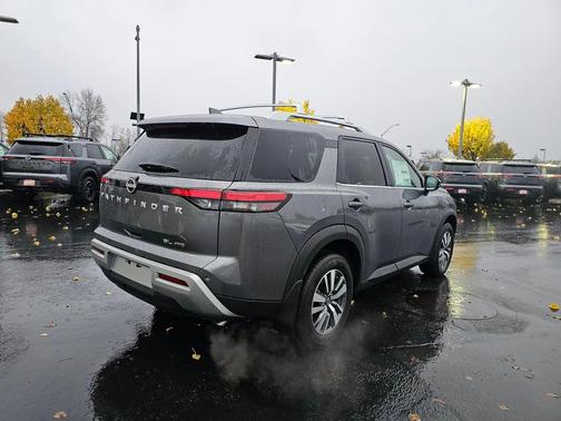 2025 Nissan Pathfinder SL 4WD