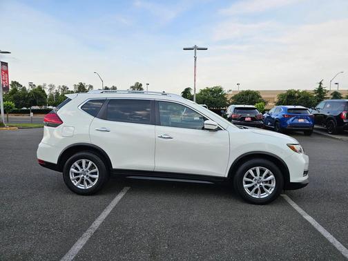 2017 Nissan Rogue SV