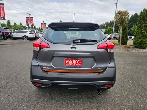 Gun Metallic 2019 Nissan Kicks SR