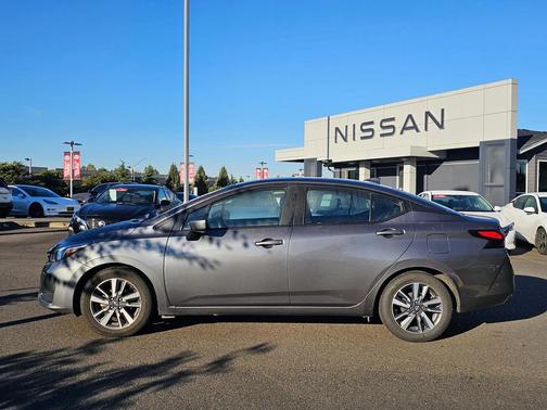 2023 Nissan Versa 1.6 SV
