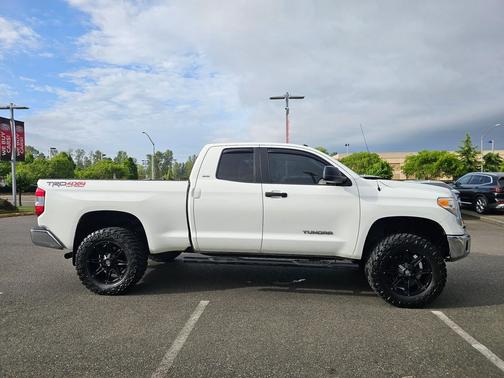 Super White 2017 Toyota Tundra SR5
