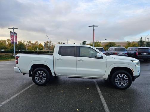 2024 Nissan Frontier SL