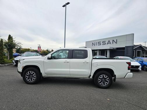2024 Nissan Frontier SL