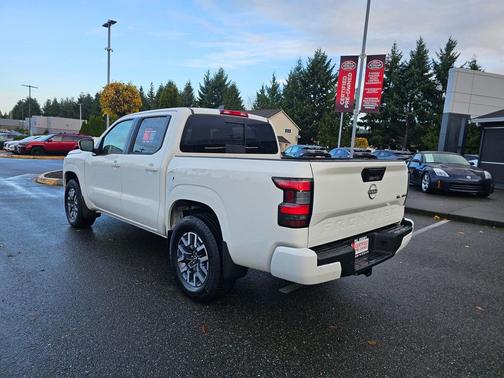 2024 Nissan Frontier SL