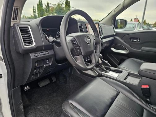 2024 Nissan Frontier SL