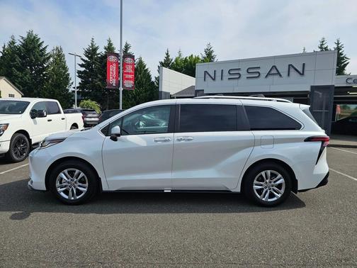 2024 Toyota Sienna Limited 7-Passenger