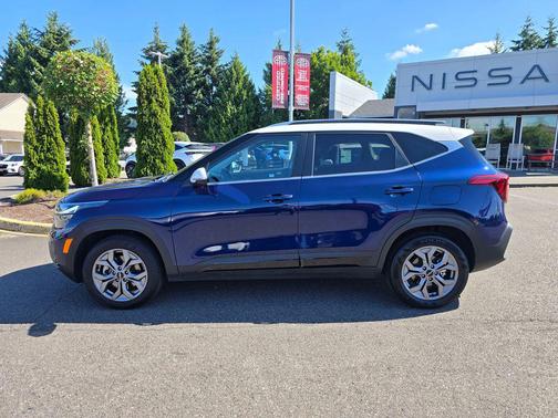 Dark Ocean Blue/White Roof 2024 Kia Seltos S