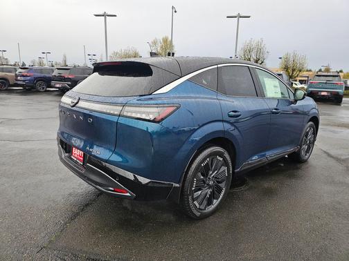 Aurora Blue Pearl Metallic/Super Black 2026 Nissan Murano Platinum