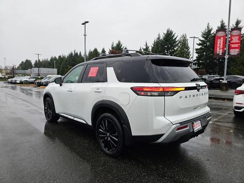2025 Nissan Pathfinder Platinum 4WD