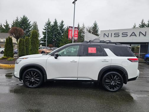 2025 Nissan Pathfinder Platinum 4WD