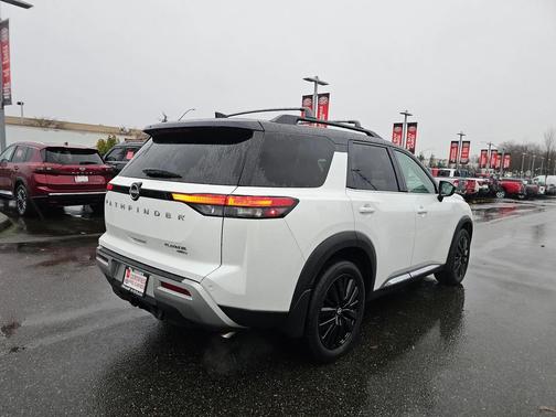 2025 Nissan Pathfinder Platinum 4WD