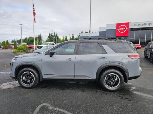 Boulder Gray Pearl/Super Black 2026 Nissan Pathfinder Rock Creek