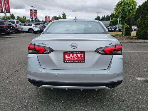 Brilliant Silver 2023 Nissan Versa 1.6 SV