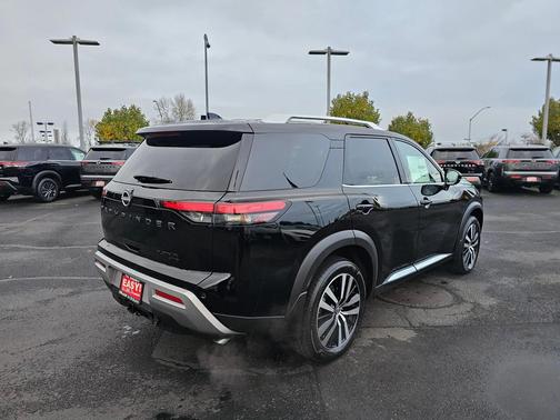 2025 Nissan Pathfinder Platinum 4WD
