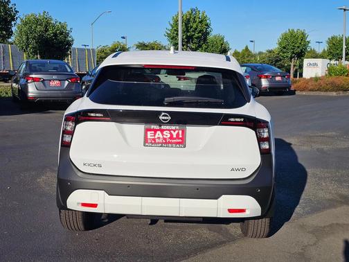 2025 Nissan Kicks SV