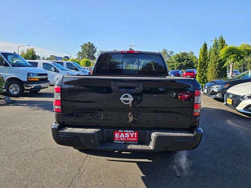 2025 Nissan Frontier SV
