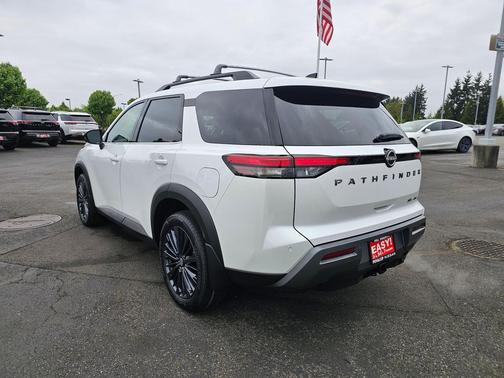 Everest White Pearl Tricoat 2026 Nissan Pathfinder SL