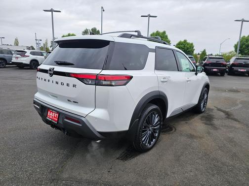 Everest White Pearl Tricoat 2026 Nissan Pathfinder SL