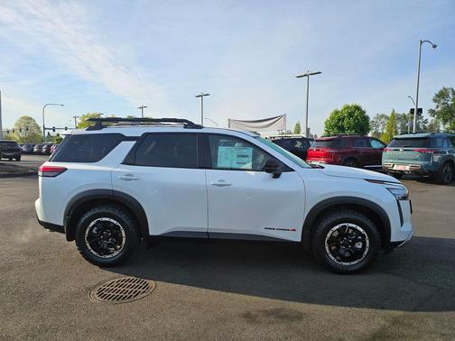 Everest White Pearl Tricoat 2026 Nissan Pathfinder Rock Creek