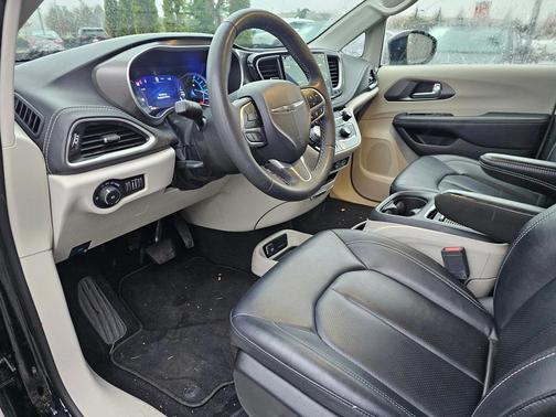 2024 Chrysler Pacifica Hybrid Select