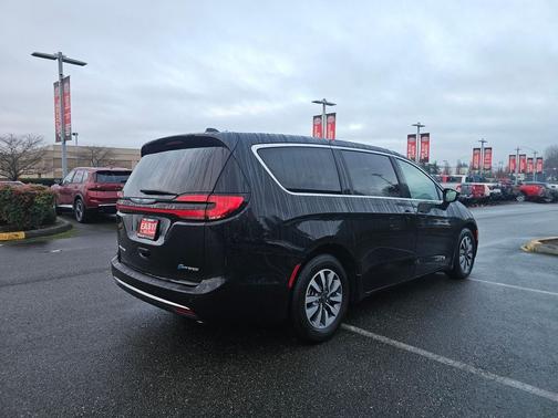 2024 Chrysler Pacifica Hybrid Select