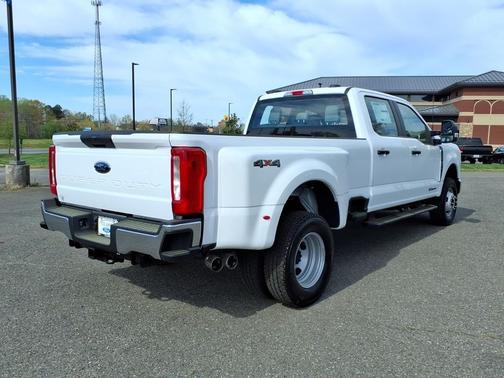 Oxford White 2026 Ford F-350 XL