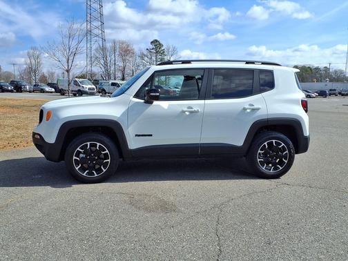 WHITE 2023 Jeep Renegade Upland