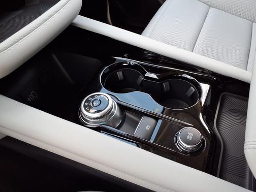 Star White Metallic Tri-Coat 2026 Ford Explorer Platinum