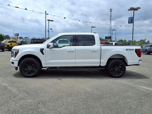 Star White Metallic Tri-Coat 2026 Ford F-150 Lariat