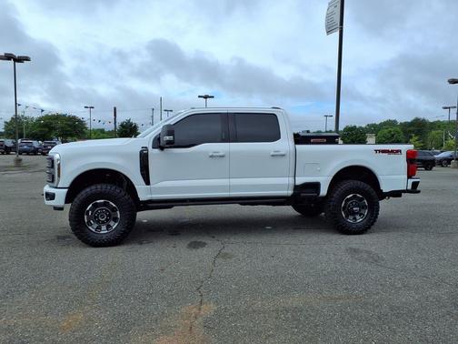 Oxford White 2024 Ford F-250 XLT