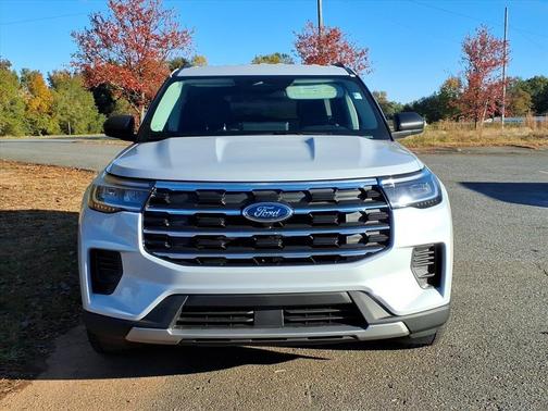 Space White Metallic 2025 Ford Explorer Active