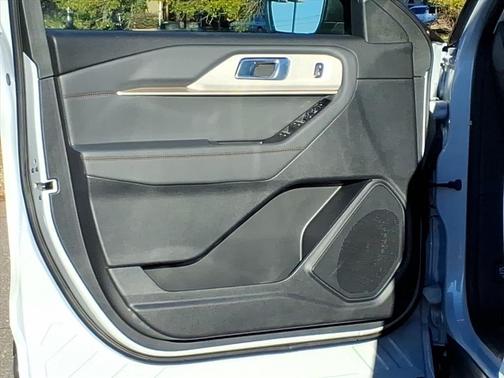 Space White Metallic 2025 Ford Explorer Active