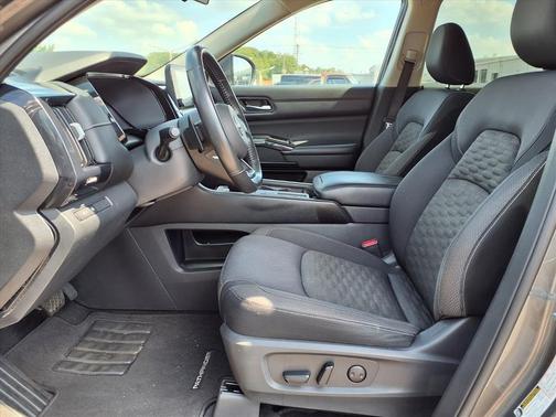 2022 Nissan Pathfinder SV 2WD