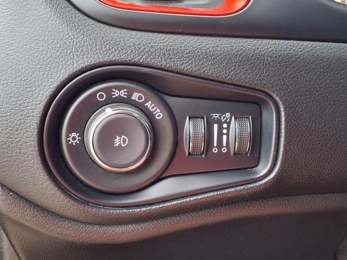 2023 Jeep Renegade Trailhawk