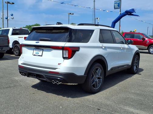Star White Metallic Tri-Coat 2026 Ford Explorer ST