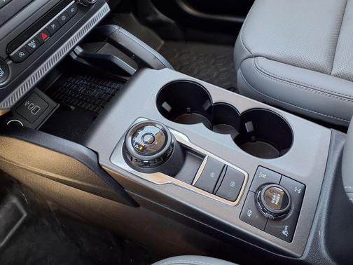 Oxford White 2025 Ford Bronco Sport Badlands