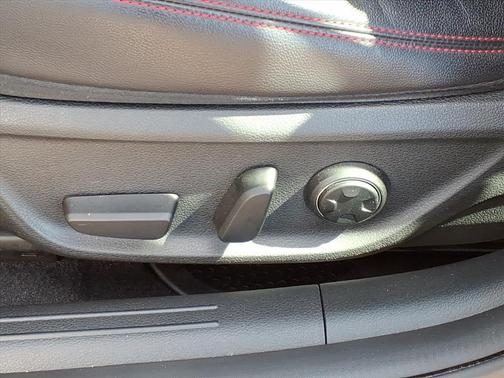 2023 Genesis G70 2.0T RWD