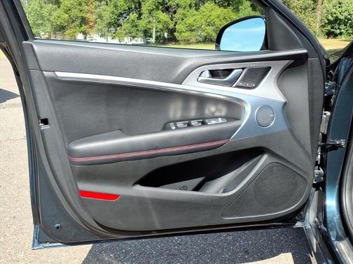 2023 Genesis G70 2.0T RWD