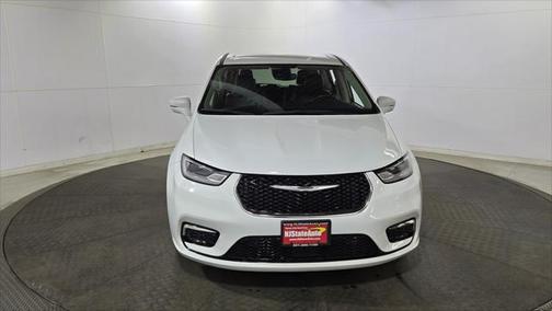 2022 Chrysler Pacifica Hybrid Touring L