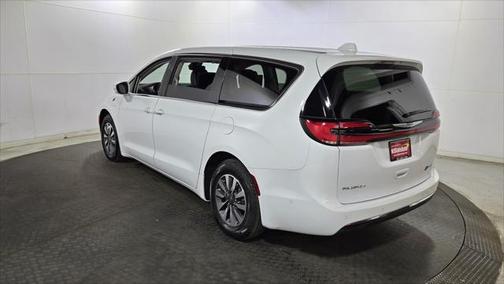2022 Chrysler Pacifica Hybrid Touring L