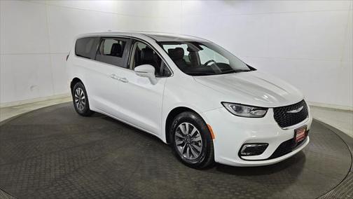 2022 Chrysler Pacifica Hybrid Touring L